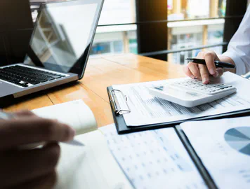 Att uppskatta den verkliga kostnaden för anbudsgivning: dolda kostnader & budgetplanering