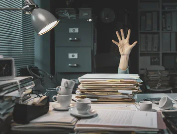 Le coût caché de la recherche manuelle d’appels d’offres (et comment y remédier)